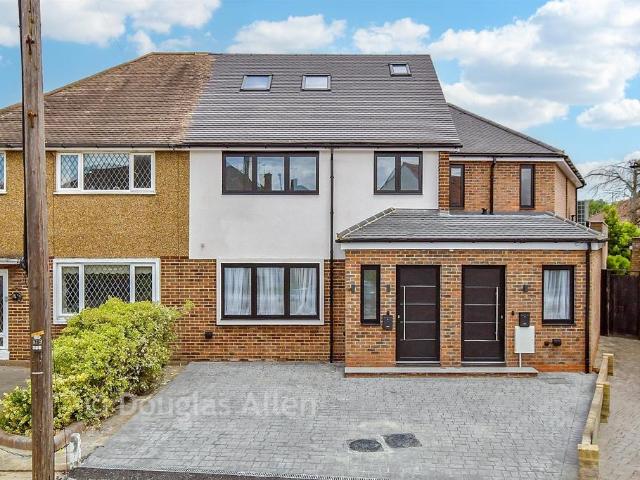 House for sale in Little Heath, Greater London