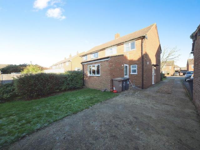 House for sale in Spring Park, Luton