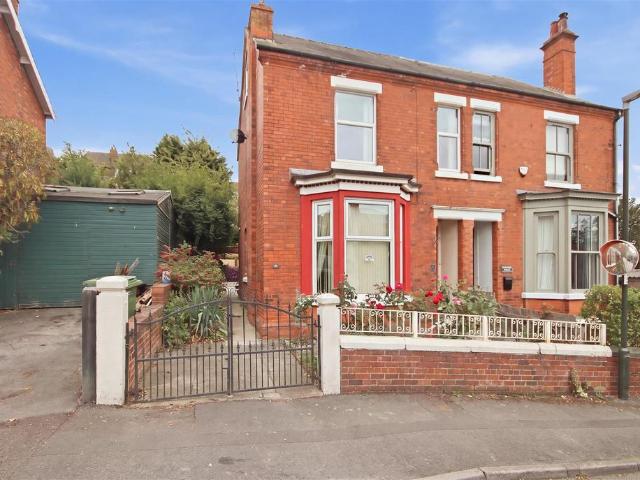 House for sale in Loundsley Green, East Midlands