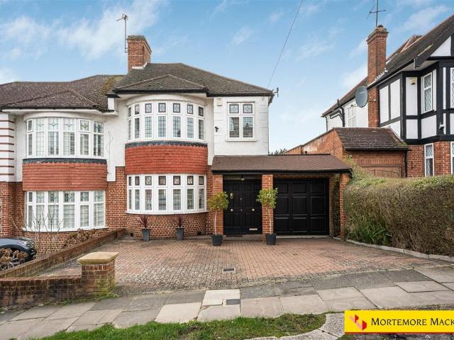 House for sale in Cockfosters, Greater London