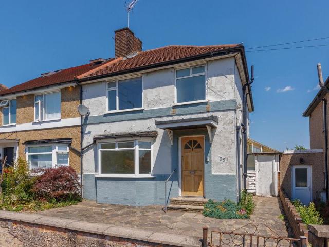 House for sale in Brunswick Park, Greater London