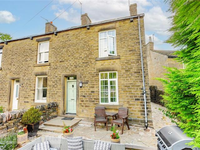 House for sale in Old Glossop, Charlesworth