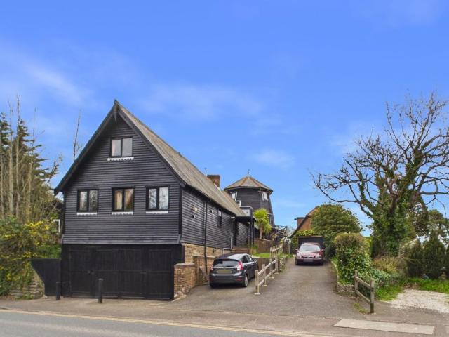 House for sale in Silverhill Park, Guestling Green