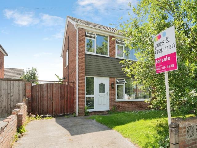 House for sale in Rossmore, Cheshire