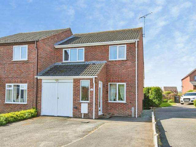 House for sale in Elmton, East Midlands