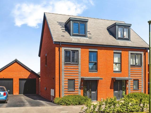 House for sale in Perryfields, West Sussex