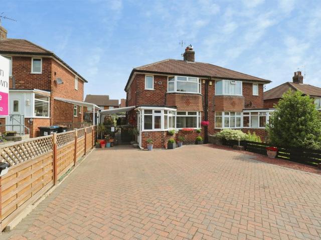House for sale in Hookstone, Harrogate