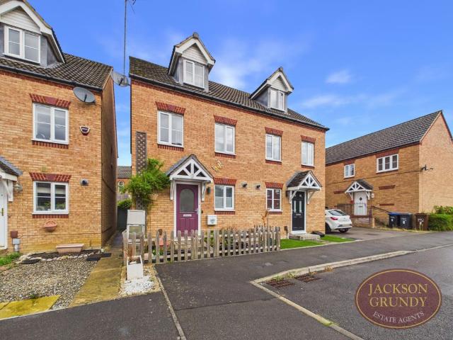 House for sale in Upton