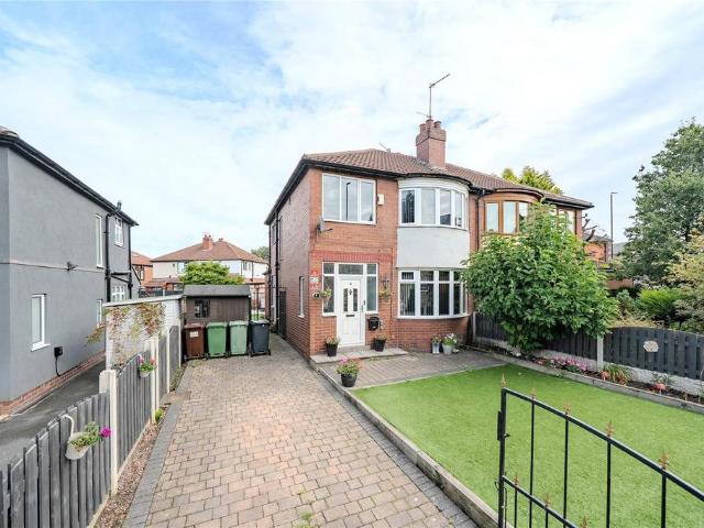 House for sale in Farsley, West Yorkshire
