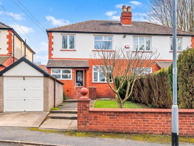 House for sale in Farnley, West Yorkshire