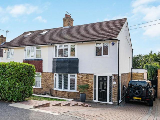 House for sale in Oakmere, Hertsmere