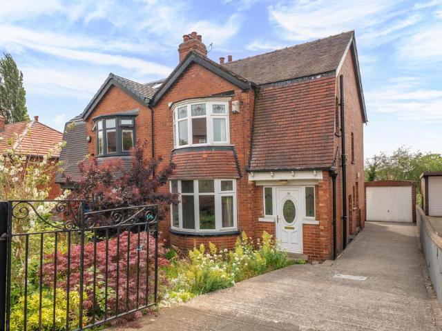 House for sale in Carr Manor, Chapel Allerton