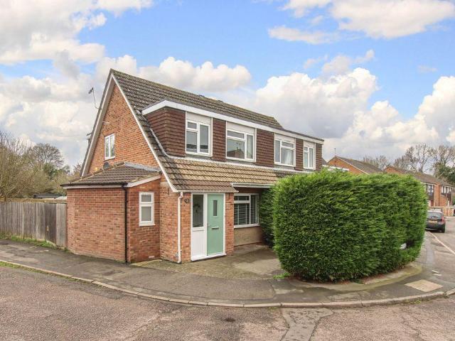House for sale in Aston Clinton, Buckinghamshire