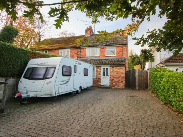 House for sale in Sindlesham, Winnersh