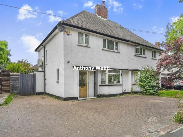 House for sale in Bowes, Greater London