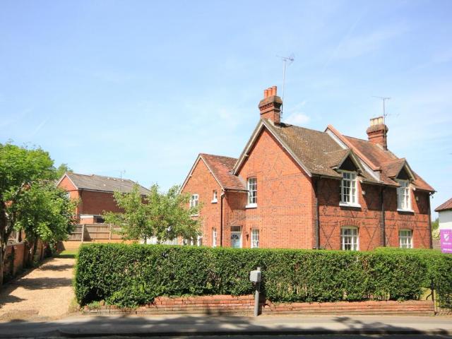 House for sale in Dee Park, Reading