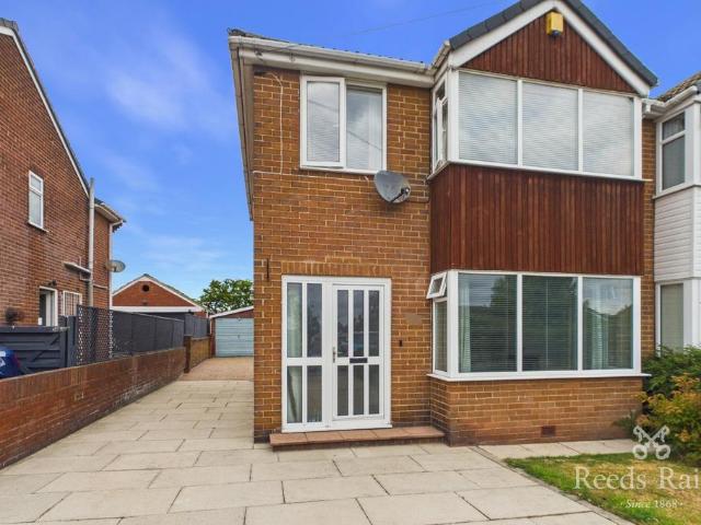 House for sale in Ossett, West Yorkshire