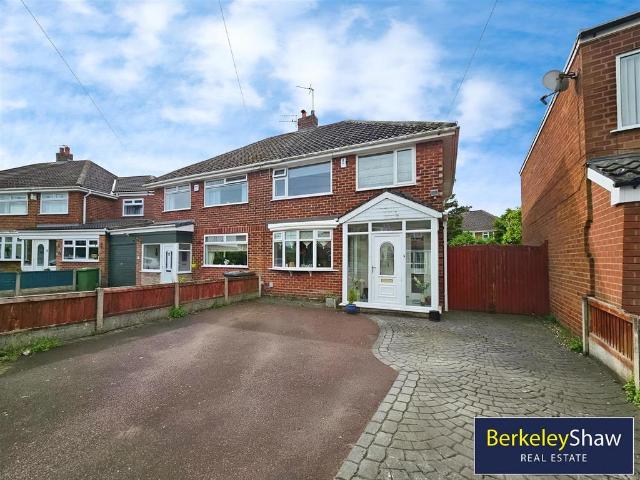 House for sale in Maghull, Kennessee Green
