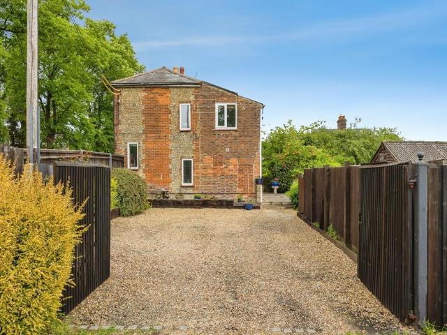 House for sale in Upper Hale, Fole