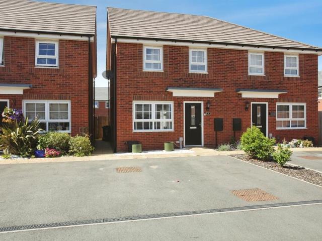 House for sale in Overslade, New Bilton