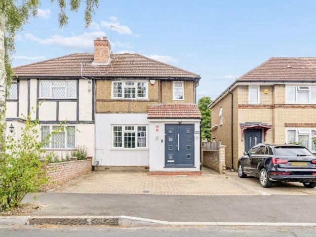 House for sale in Harrow Weald, Greater London