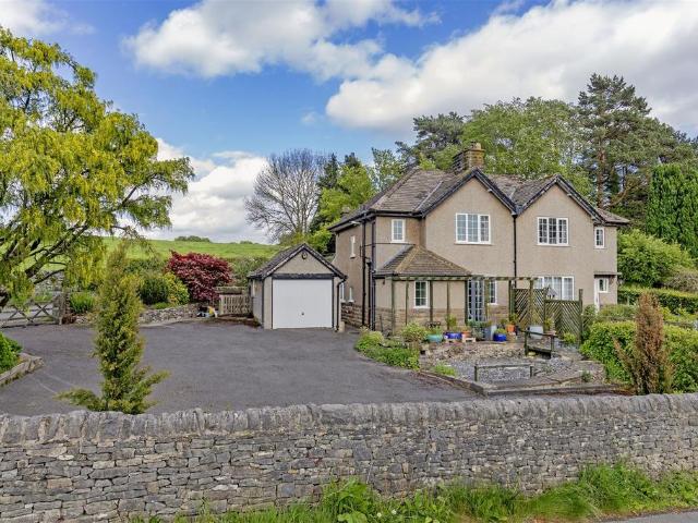 House for sale in Froggatt, East Midlands