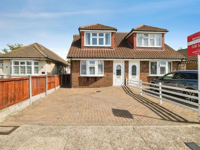 House for sale in Rainham, Greater London