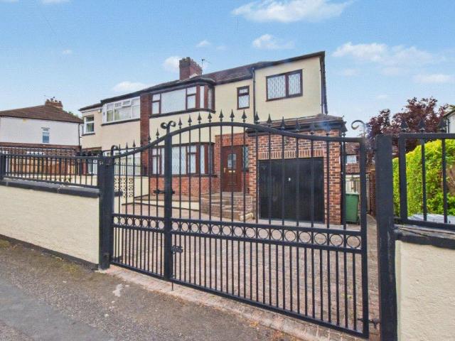 House for sale in Wortley, West Yorkshire