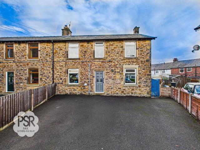 House for sale in Charlesworth, East Midlands