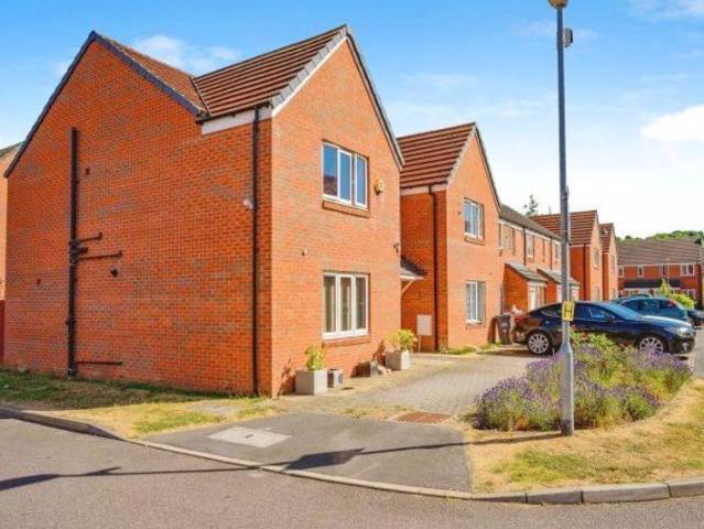 House for sale in Spring Park, Luton