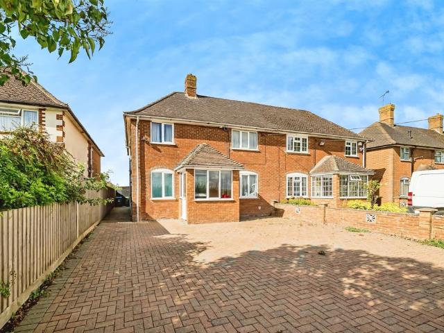 House for sale in Stoke Mandeville, Buckinghamshire