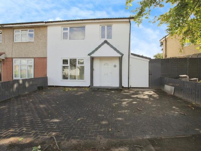 House for sale in Overslade, New Bilton