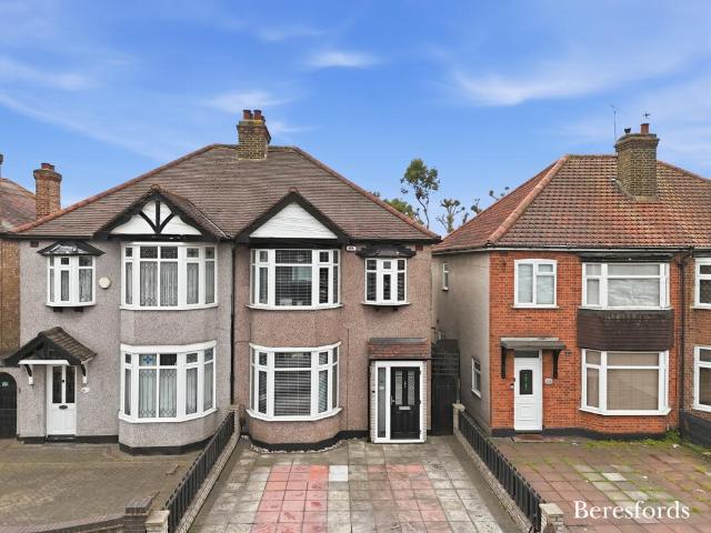 House for sale in Rush Green, Greater London