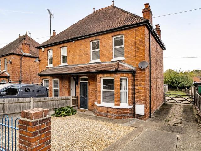 House for sale in Knowl Hill, Hurley