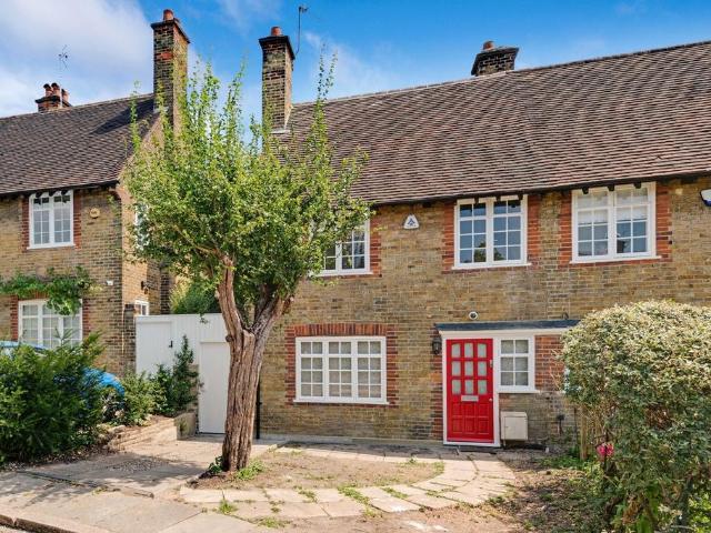House for sale in Hampstead Garden Suburb, Greater London