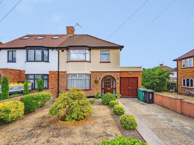 House for sale in Garston, Watford