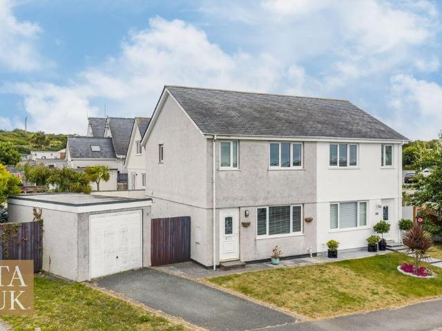 House for sale in Penysarn, Wales