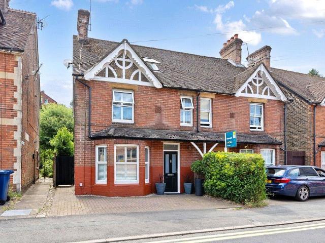 House for sale in Fole, Surrey