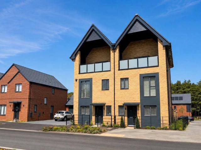 House for sale in Buckler's Park, Crowthorne