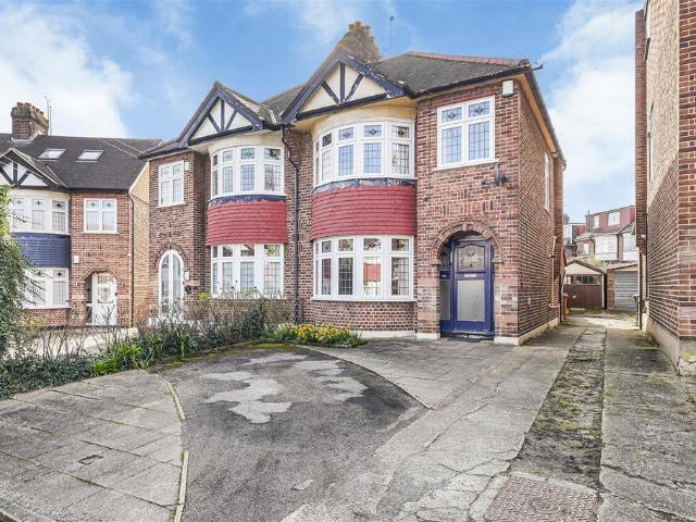 House for sale in Chingford, Greater London