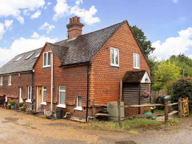 House for sale in Hillview, Surrey