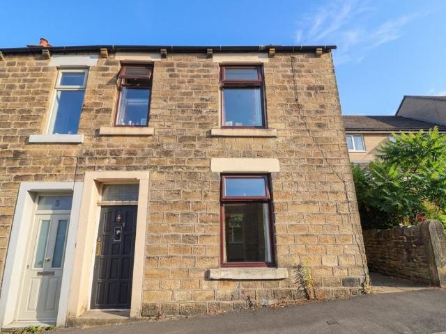 House for sale in Charlesworth, East Midlands