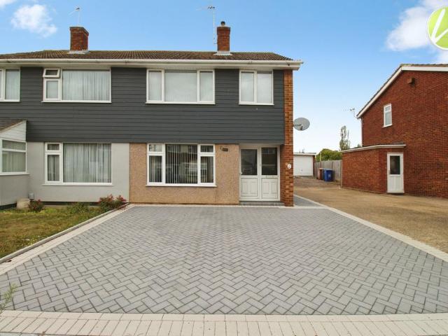 House for sale in Stanford-le-hope, Essex