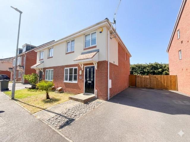 House for sale in Round Green, Luton