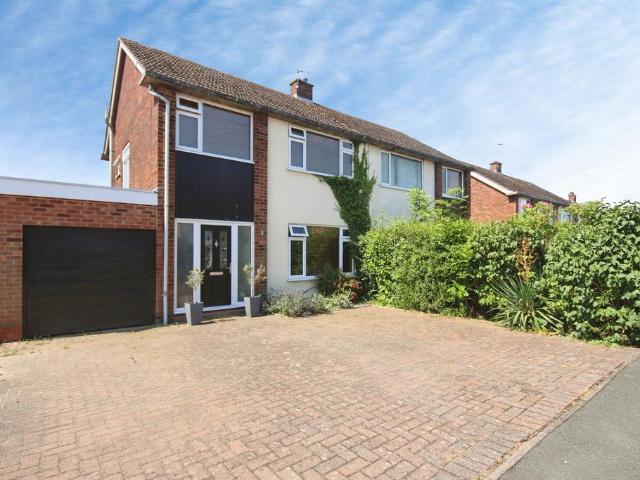 House for sale in Green Close, Warwickshire