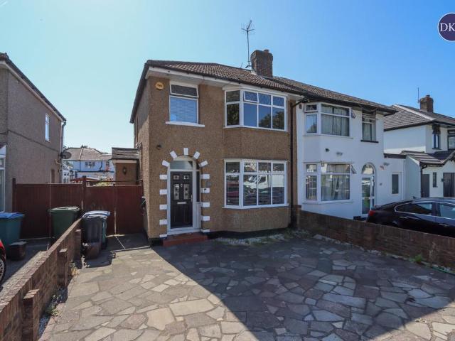 House for sale in North Watford, Hertfordshire