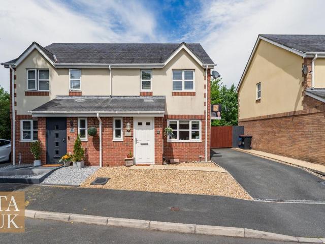 House for sale in Llanddaniel Fab, Wales
