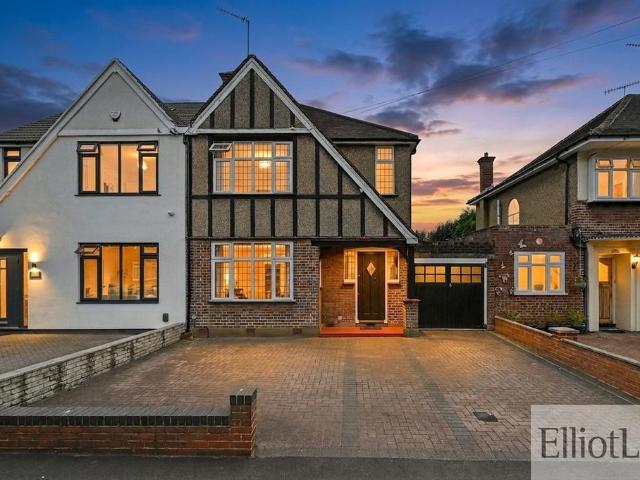 House for sale in Lane, Greater London
