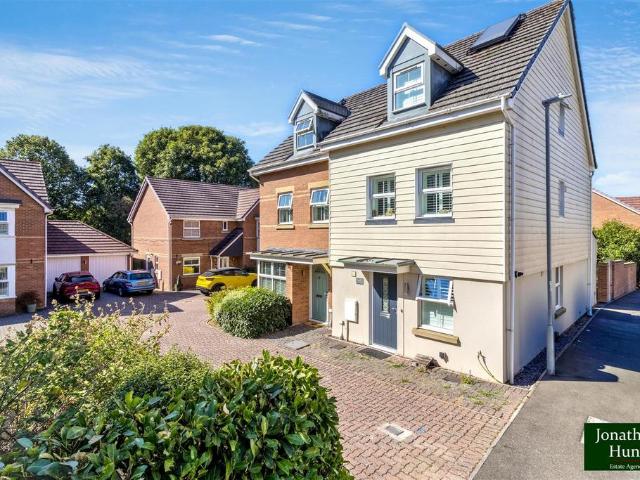 House for sale in Kingfisher Park, Colliers End
