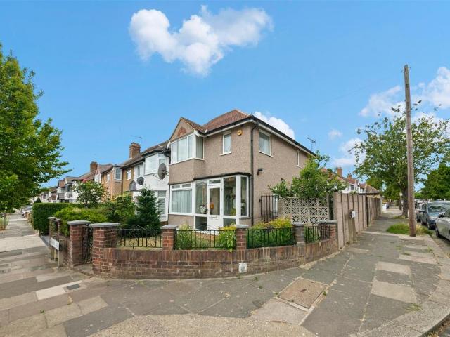 House for sale in London Borough of Ealing, Greenford